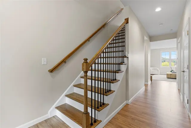 403 Walnut Ct gallery image 5
