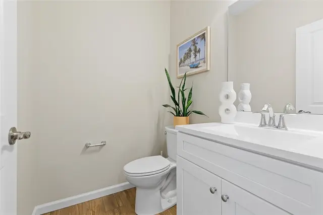 403 Walnut Ct gallery image 8