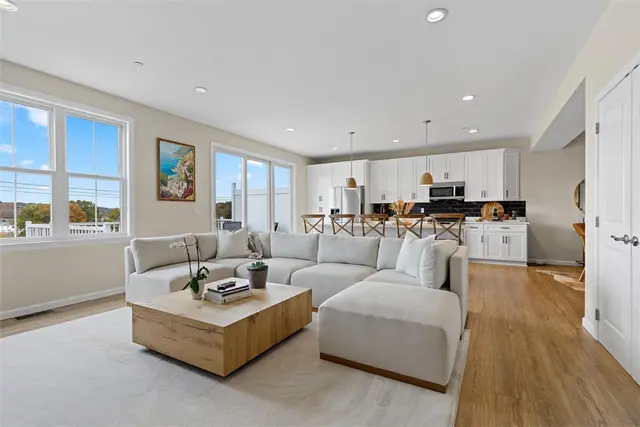 403 Walnut Ct gallery image 9