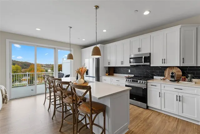 403 Walnut Ct gallery image 12