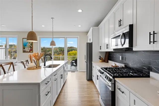 403 Walnut Ct gallery image 16