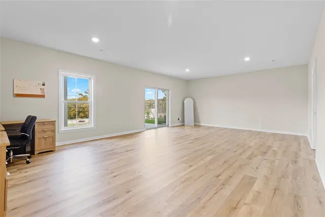 403 Walnut Ct gallery image 24