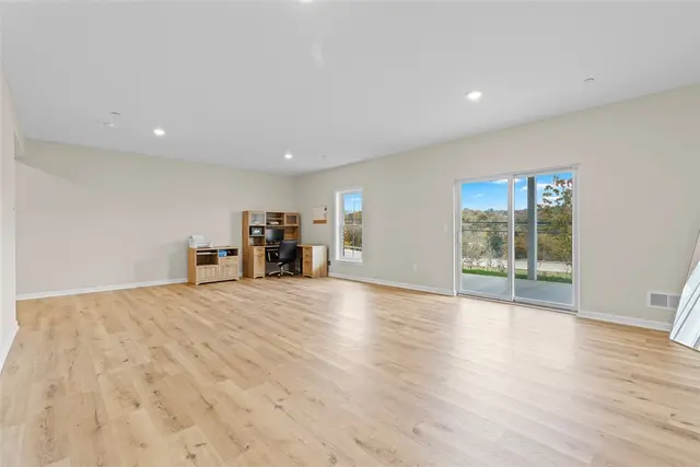 403 Walnut Ct gallery image 25