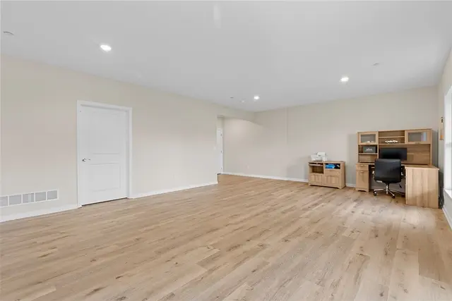 403 Walnut Ct gallery image 26