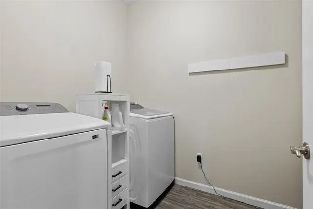 403 Walnut Ct gallery image 36