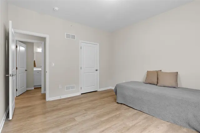 403 Walnut Ct gallery image 38