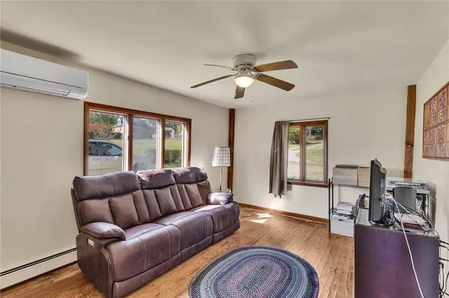 4032 Ewalt Rd gallery image 2