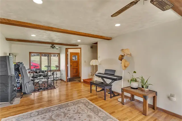 4032 Ewalt Rd gallery image 20
