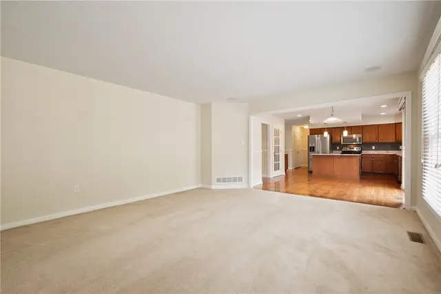 404 Minglewood Dr gallery image 12