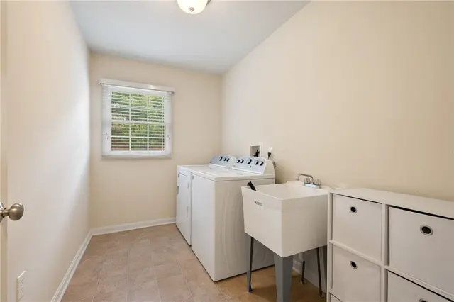 404 Minglewood Dr gallery image 18