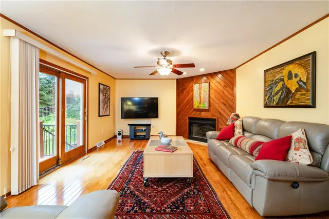 404 Pine Villa Dr gallery image 2