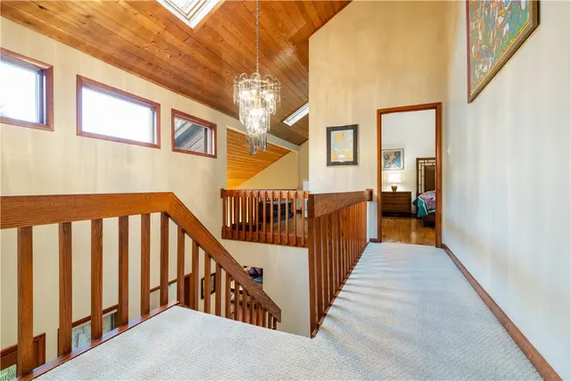 404 Pine Villa Dr gallery image 3