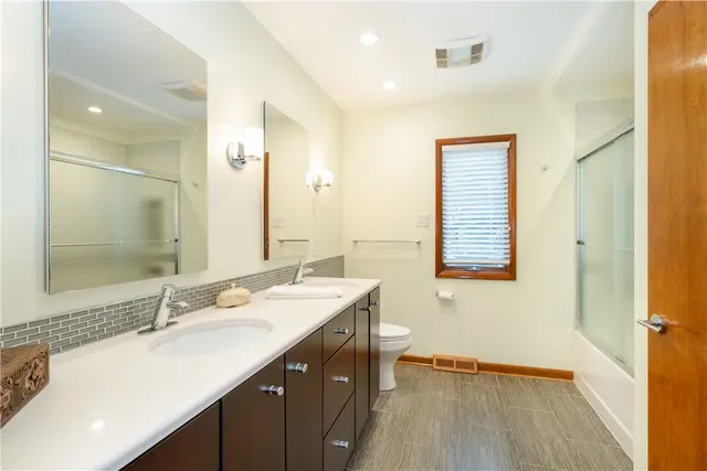 404 Pine Villa Dr gallery image 4