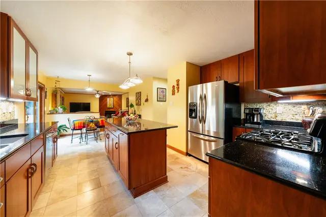 404 Pine Villa Dr gallery image 5