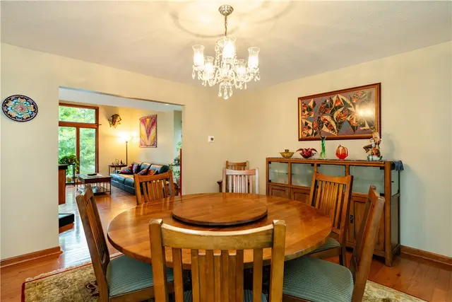 404 Pine Villa Dr gallery image 9