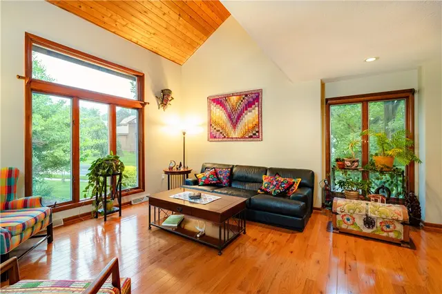 404 Pine Villa Dr gallery image 11