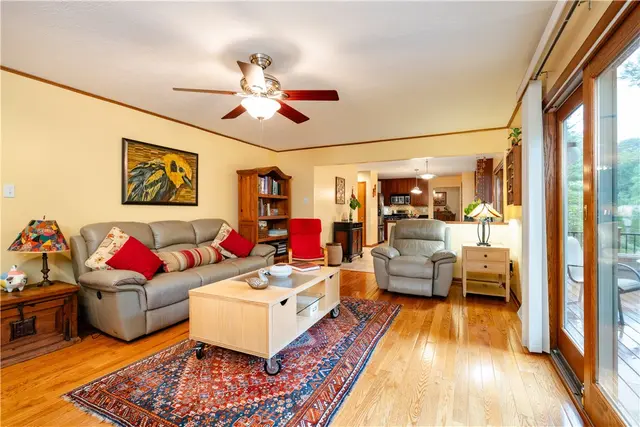 404 Pine Villa Dr gallery image 12