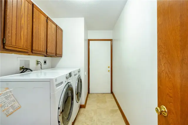 404 Pine Villa Dr gallery image 13