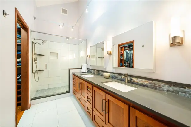404 Pine Villa Dr gallery image 18