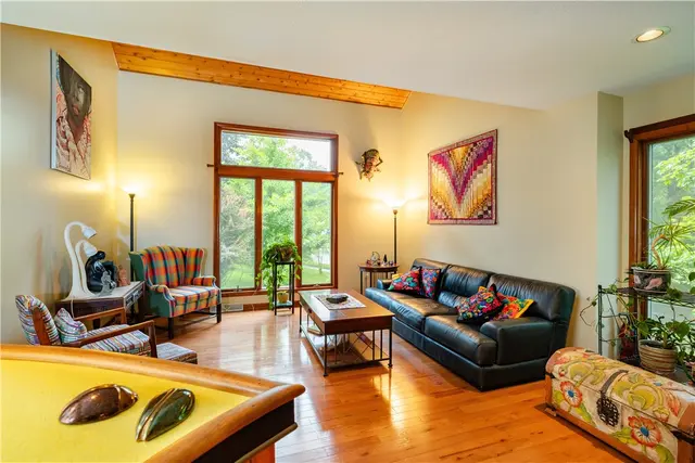 404 Pine Villa Dr gallery image 21