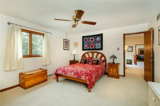 404 Pine Villa Dr gallery image 22
