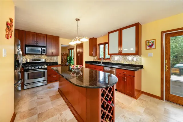 404 Pine Villa Dr gallery image 31