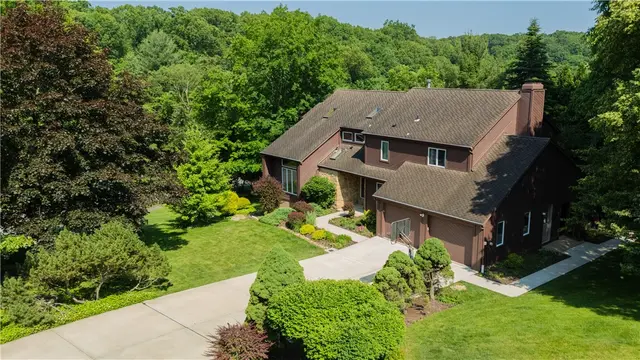 404 Pine Villa Dr gallery image 33