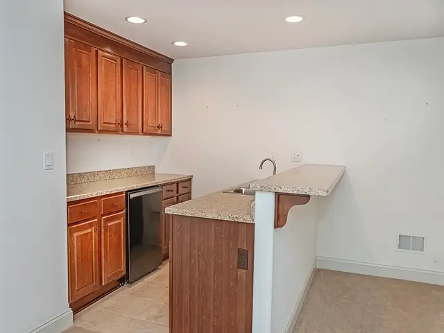 404 Torrey Pine Dr gallery image 2