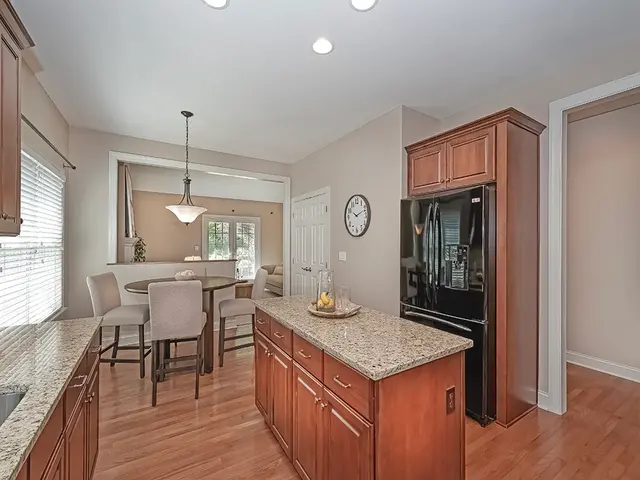 404 Torrey Pine Dr gallery image 3