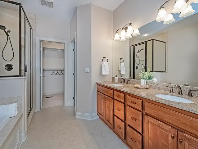 404 Torrey Pine Dr gallery image 5