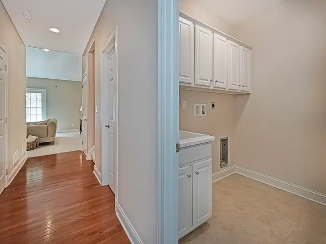 404 Torrey Pine Dr gallery image 8