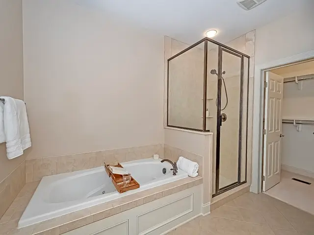404 Torrey Pine Dr gallery image 11