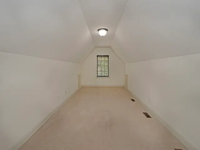 404 Torrey Pine Dr gallery image 14