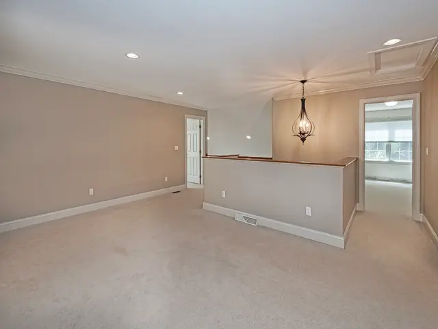 404 Torrey Pine Dr gallery image 18