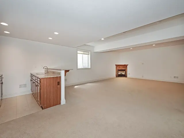 404 Torrey Pine Dr gallery image 28