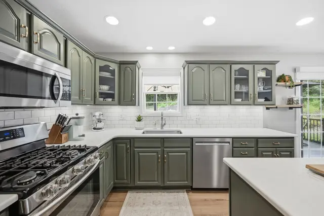 405 Auburn DRIVE gallery image 3