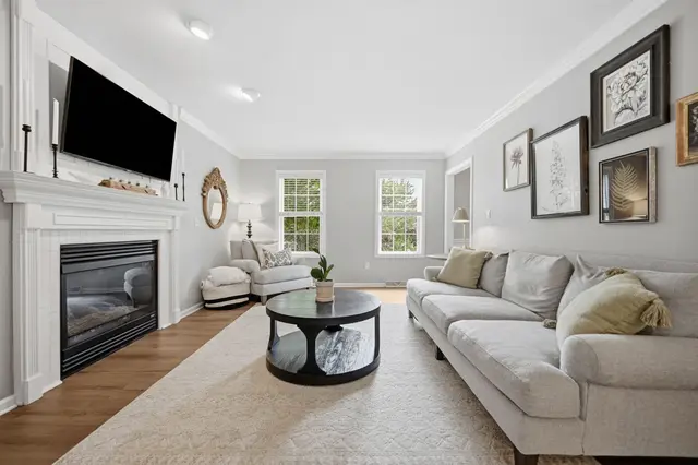 405 Auburn DRIVE gallery image 7