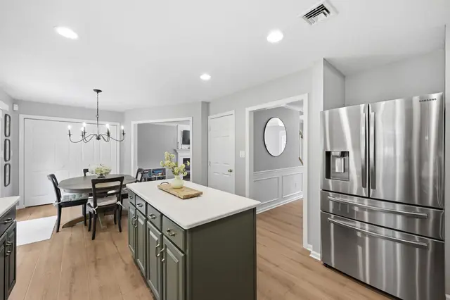 405 Auburn DRIVE gallery image 15