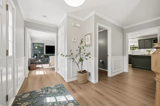 405 Auburn DRIVE gallery image 19
