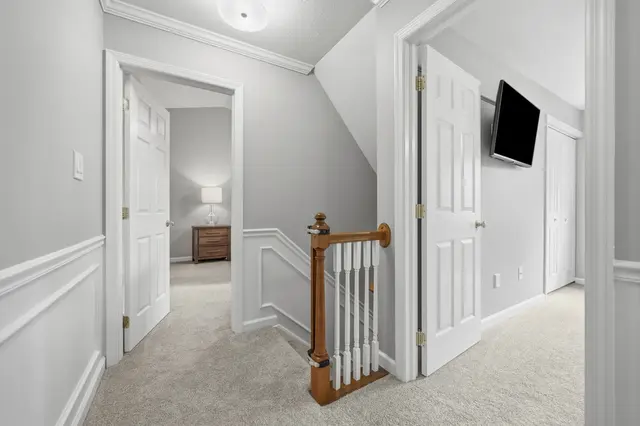 405 Auburn DRIVE gallery image 24