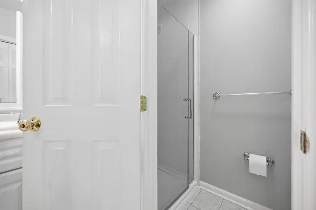 405 Auburn DRIVE gallery image 33