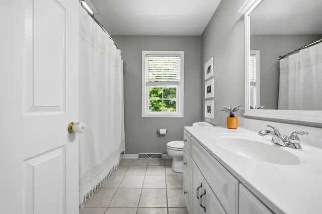 405 Auburn DRIVE gallery image 34