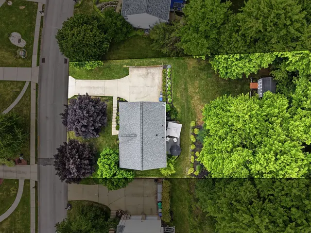 405 Auburn DRIVE gallery image 39
