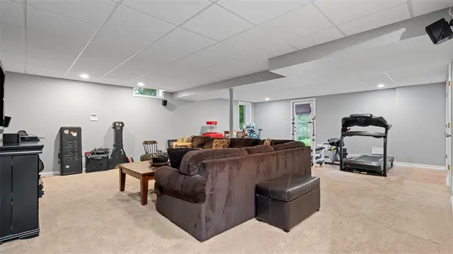 405 Hastings Dr gallery image 7