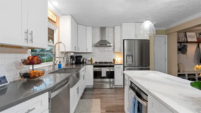 405 Hastings Dr gallery image 8