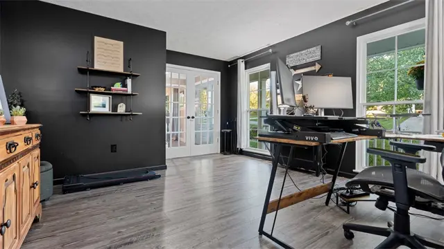 405 Hastings Dr gallery image 11