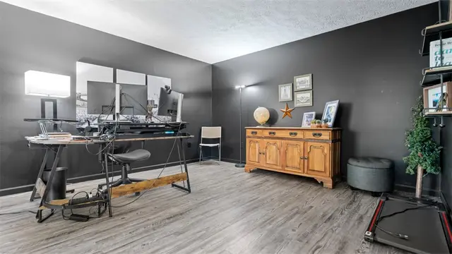 405 Hastings Dr gallery image 31