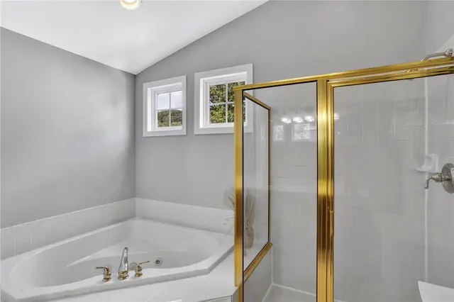 405 Mallard Dr gallery image 2