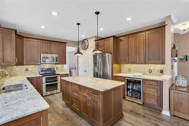 405 Mallard Dr gallery image 5