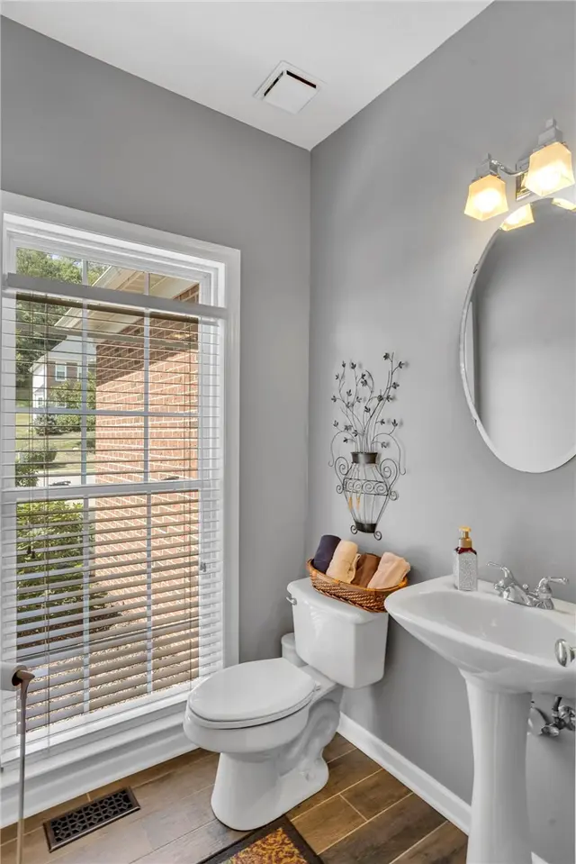 405 Mallard Dr gallery image 6